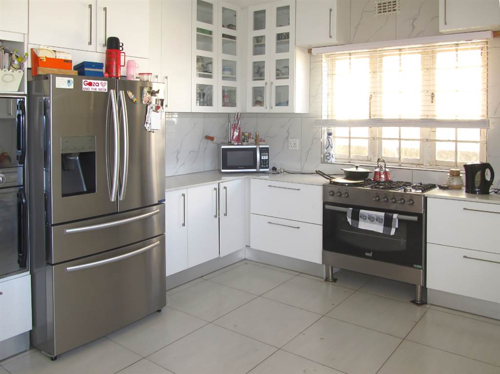 3 Bed House in Parow Central photo number 7