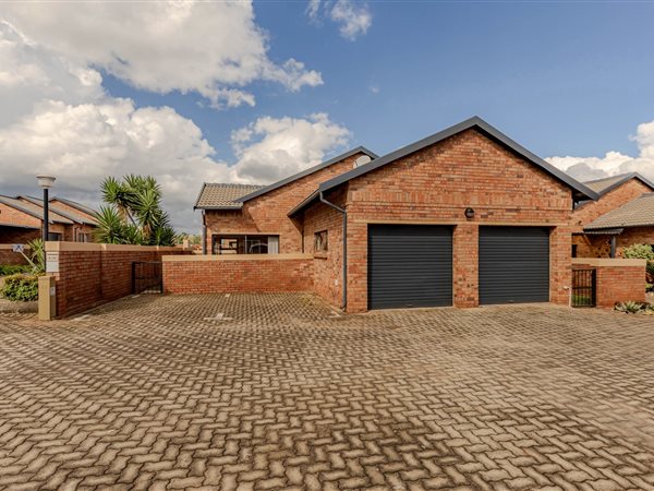 2 Bedroom Simplex 2 Bedroom Simplex