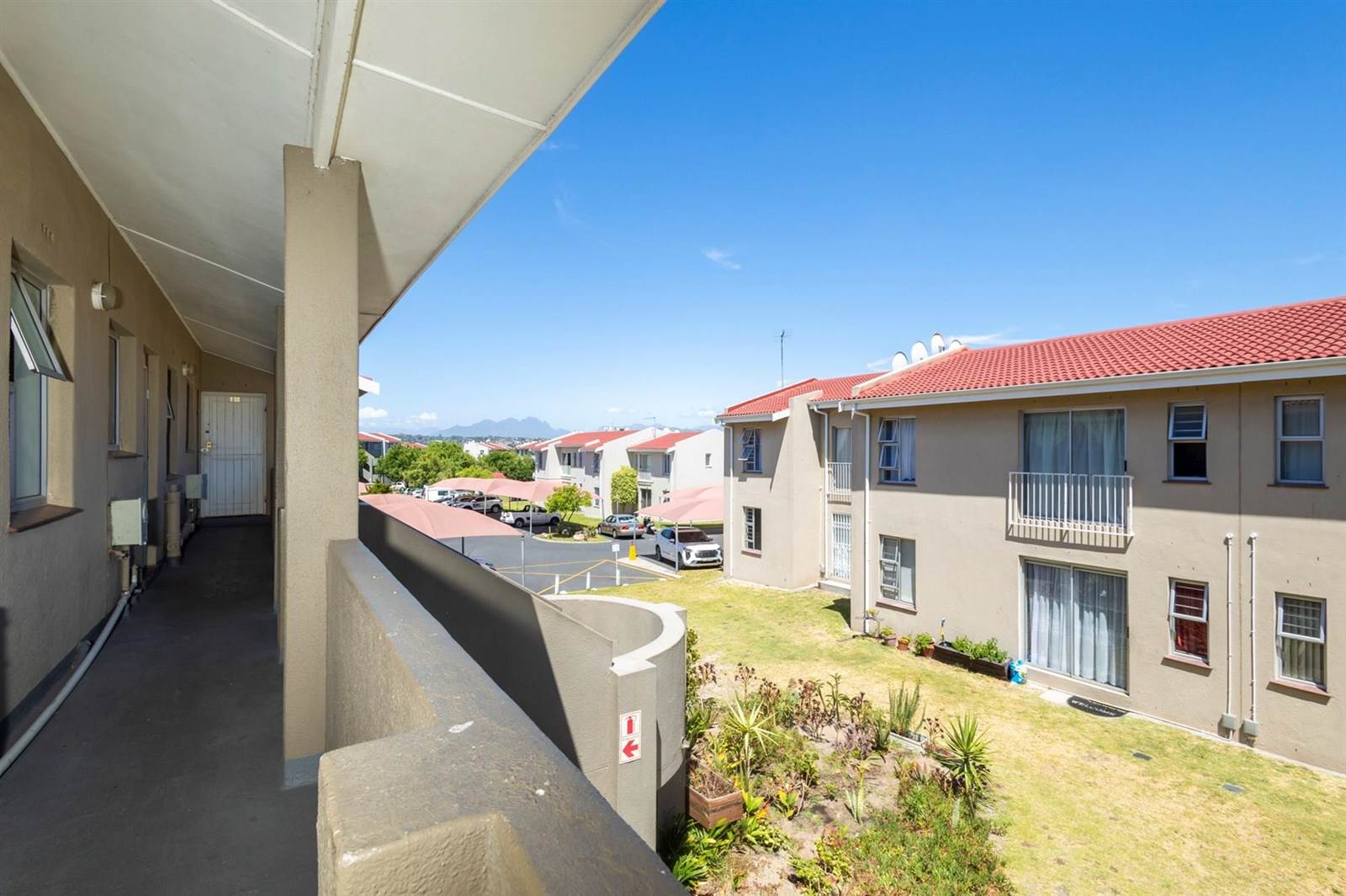1 Bed Apartment in Oakglen photo number 9