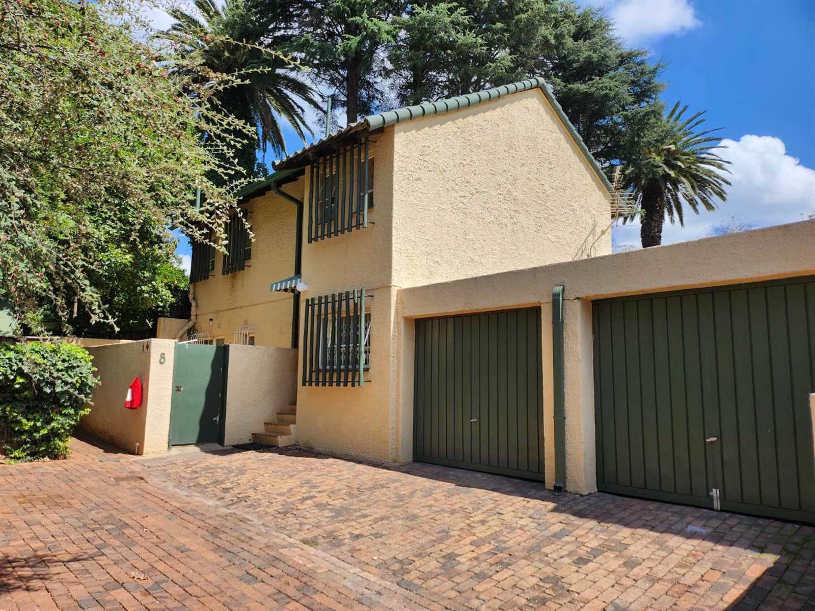 3 Bed Townhouse in Northcliff photo number 1
