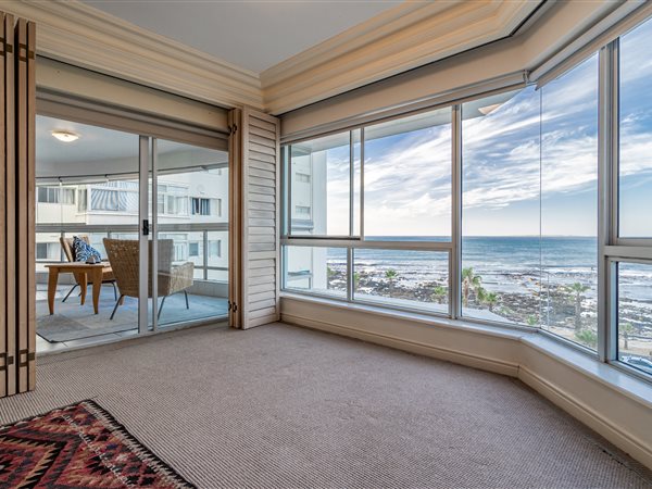 4 Bed Apartment in Mouille Point