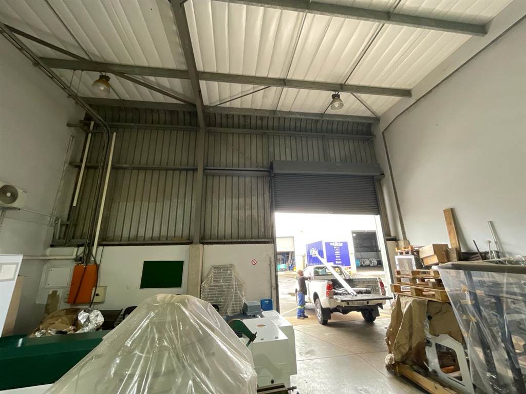 527  m² Industrial space in Shakas Rock photo number 8