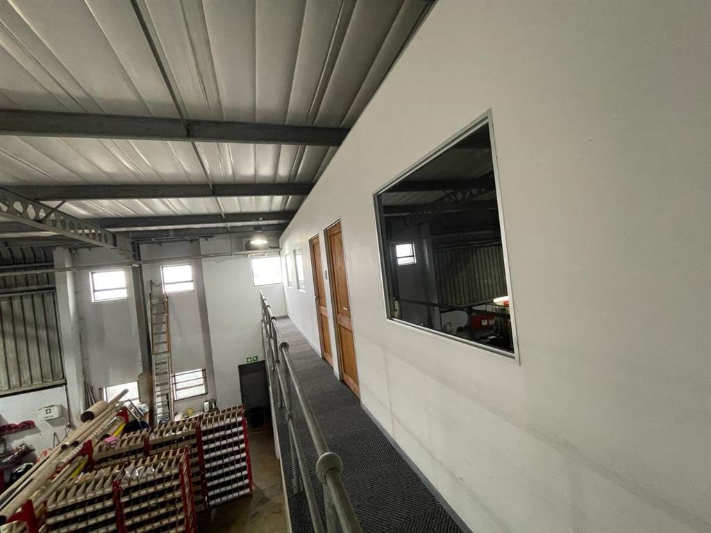 527  m² Industrial space in Shakas Rock photo number 20