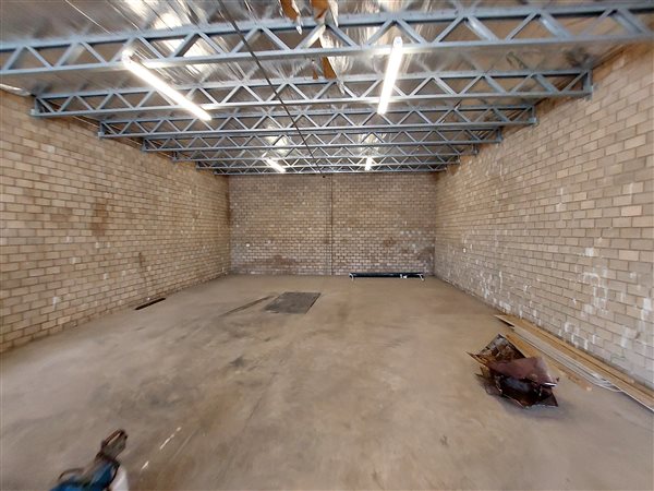 131  m² Industrial space in George Central