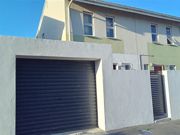 2 Bed Townhouse in Mitchells Plain
