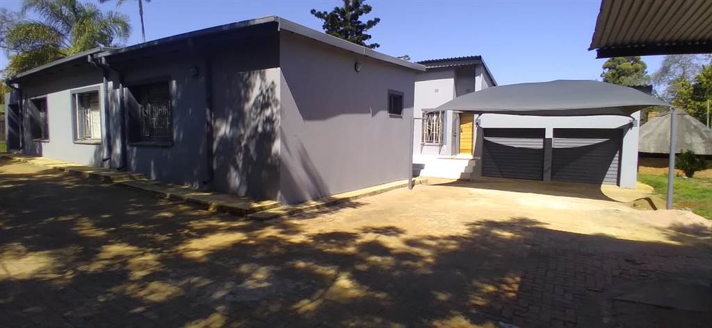 4 Bed House in Louis Trichardt photo number 4