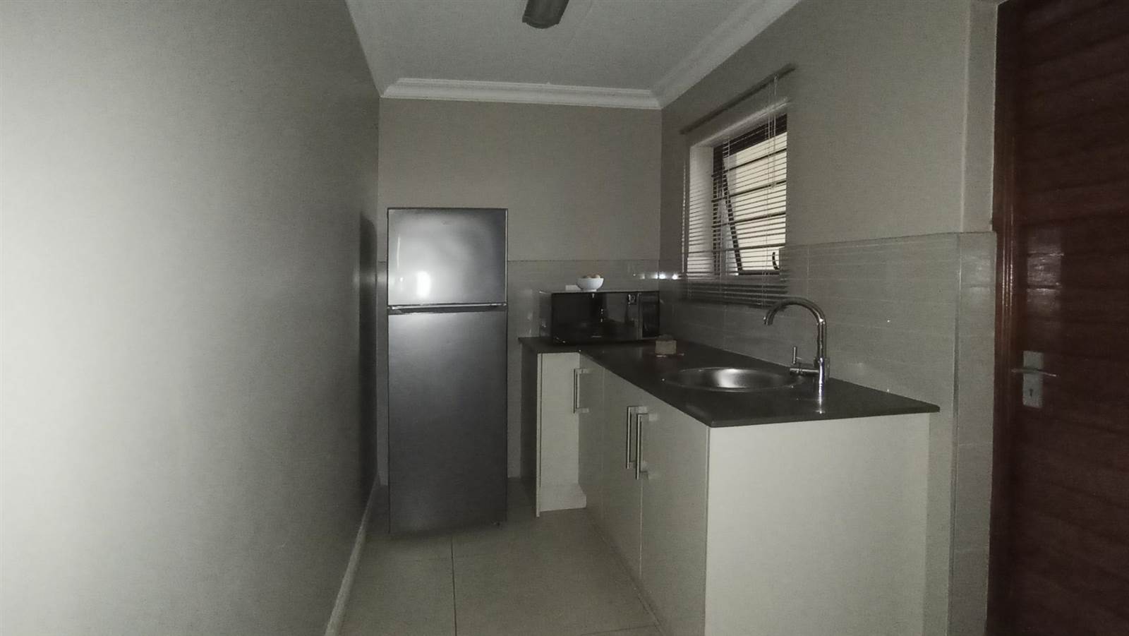 3 Bed Townhouse in Kyalami Hills photo number 4