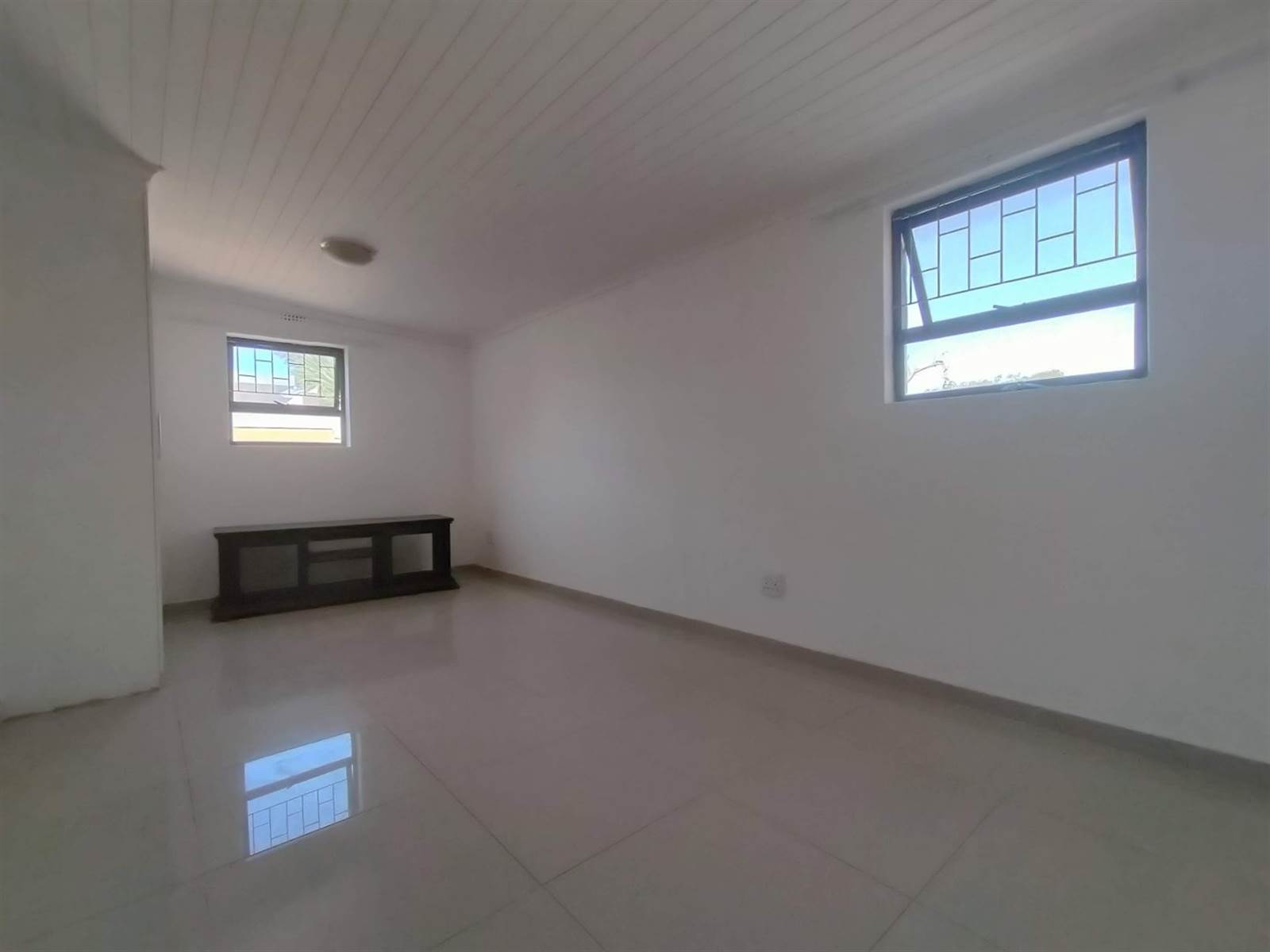 1 Bed Apartment in Flamingo Vlei photo number 11