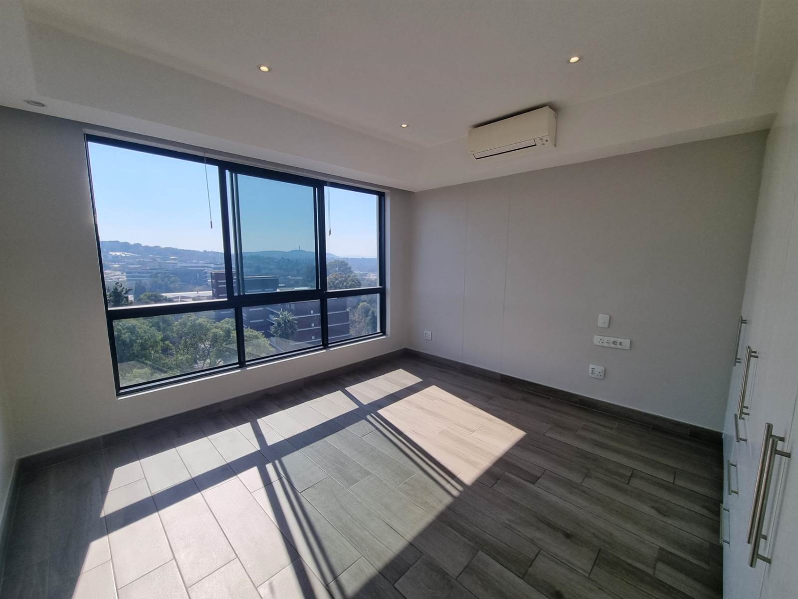2 Bed Apartment in Menlyn photo number 15