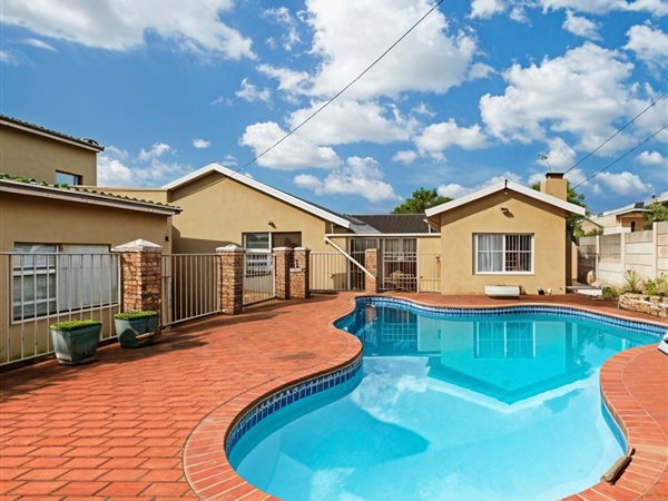 6 Bedroom House 6 Bedroom House