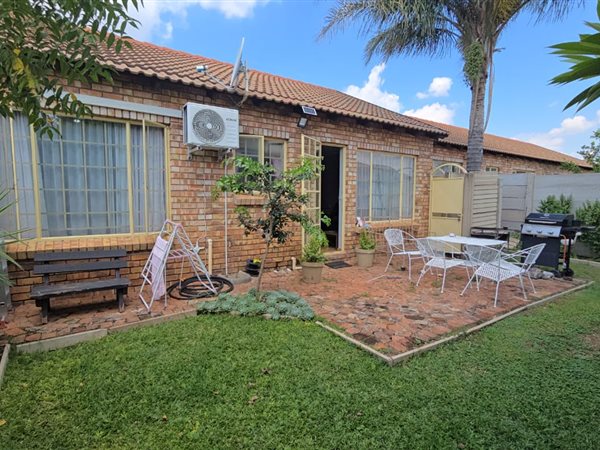 2 Bedroom Townhouse 2 Bedroom Townhouse