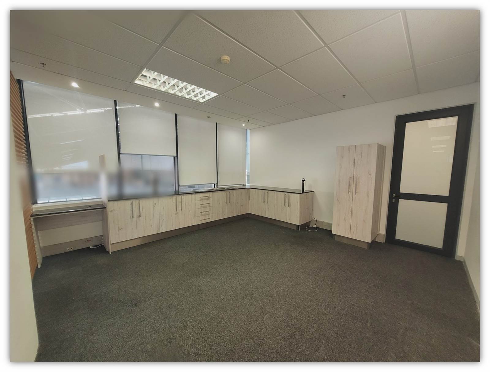 260  m² Office Space in Paarden Eiland photo number 8