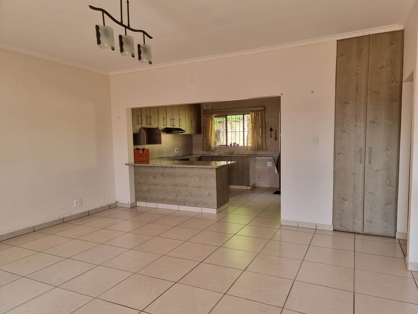 2 Bed Apartment in Port Shepstone photo number 4