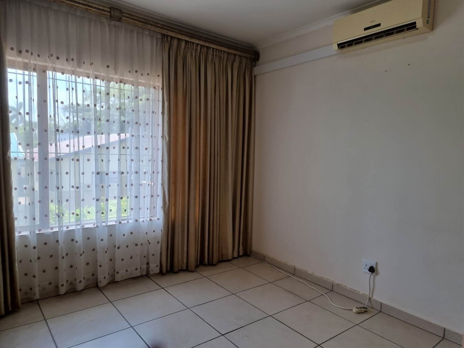 2 Bed Apartment in Port Shepstone photo number 12