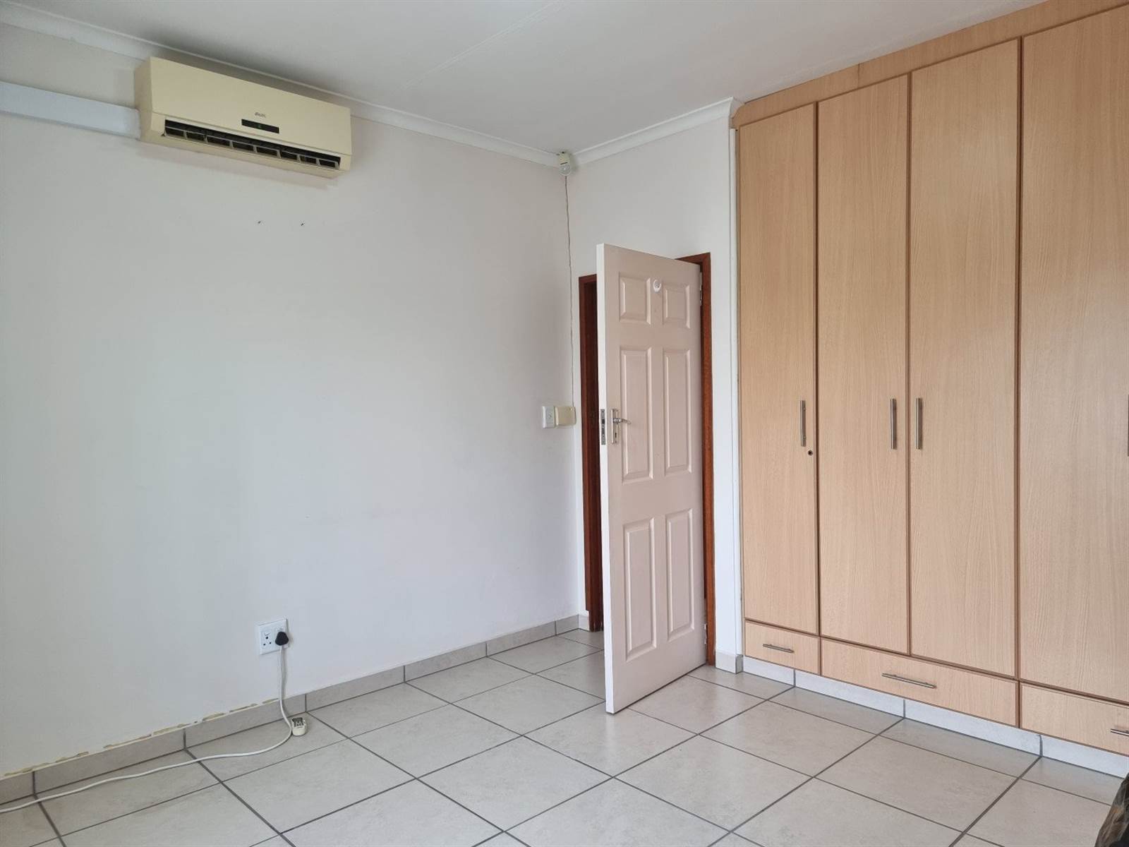 2 Bed Apartment in Port Shepstone photo number 11