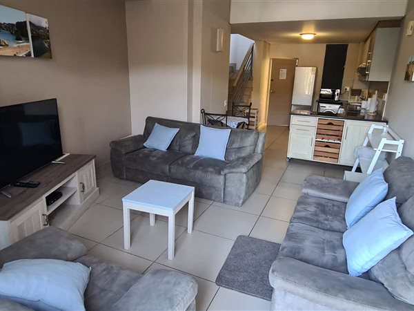 2 Bed Apartment in Herolds Bay