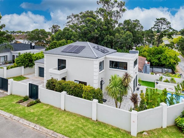 4 Bedroom House 4 Bedroom House