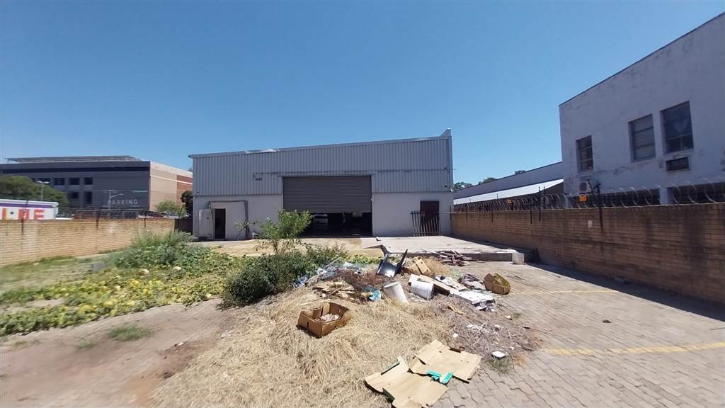 700  m² Industrial space in Pretoria North photo number 24