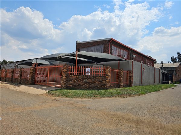 1 100 m² Industrial space 1 100 m² Industrial space
