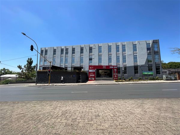 295  m² Commercial space