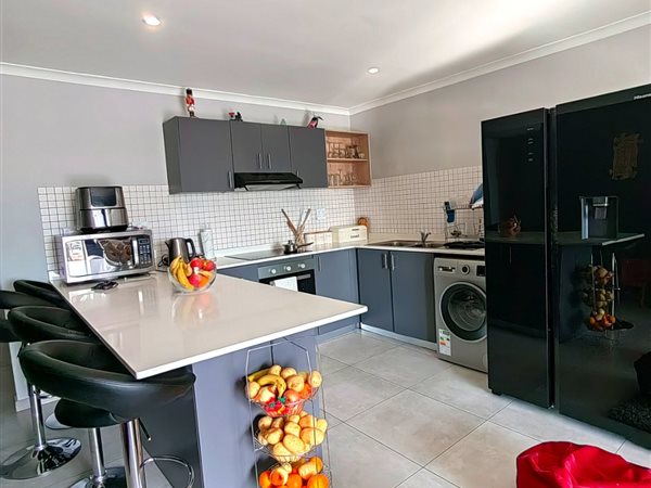 3 Bedroom Flat 3 Bedroom Flat