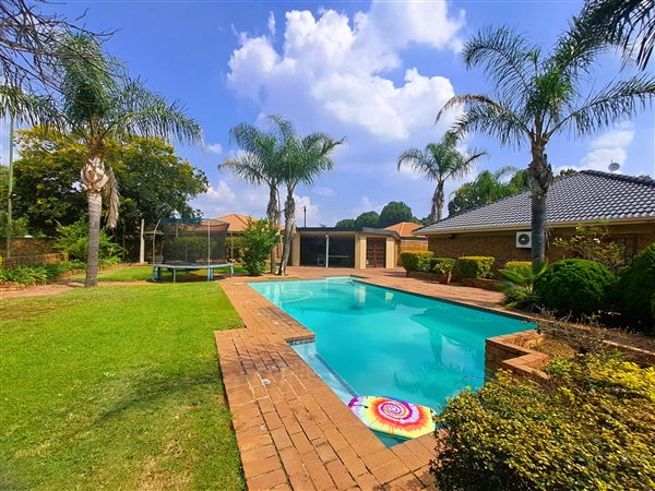 5 Bedroom House 5 Bedroom House