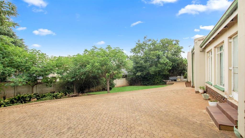 3 Bed House in Constantia Kloof photo number 28