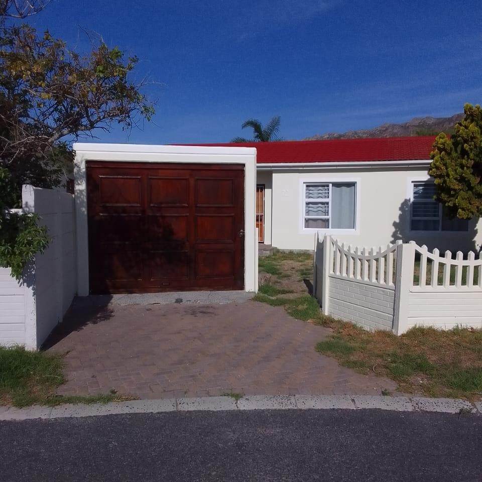 3 Bed House in Gordons Bay Central photo number 16