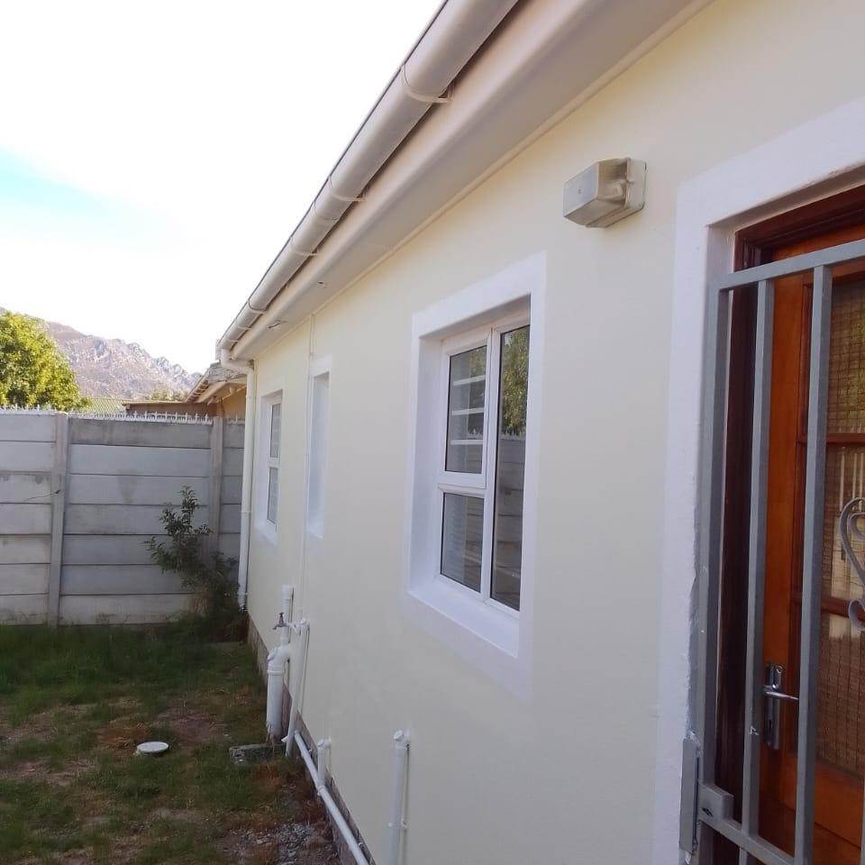 3 Bed House in Gordons Bay Central photo number 3