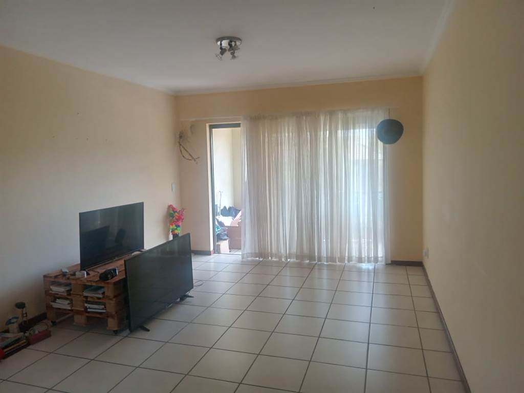 3 Bed Apartment in Fourways photo number 4