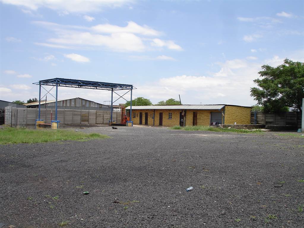 1.4 ha Smallholding in Tlhabane photo number 5