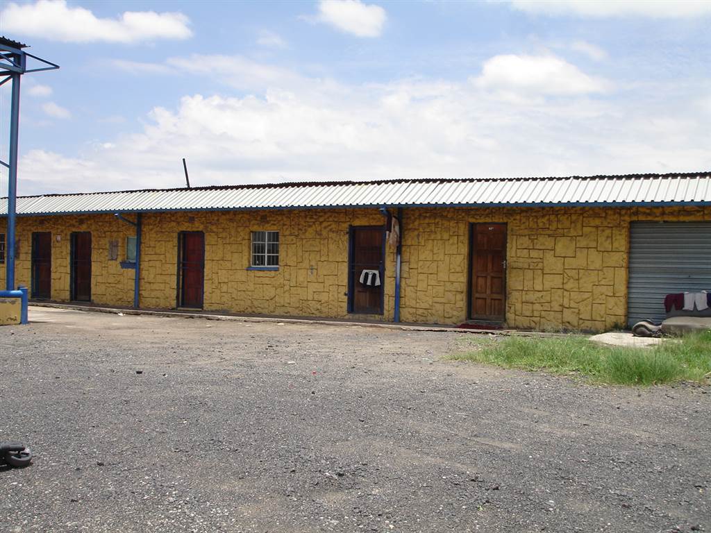 1.4 ha Smallholding in Tlhabane photo number 6