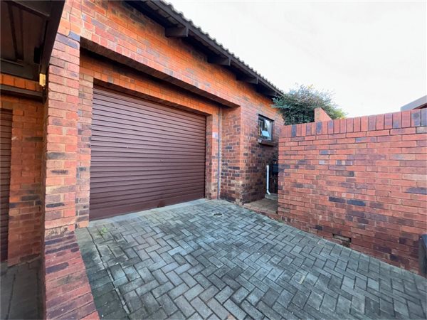 3 Bedroom Townhouse 3 Bedroom Townhouse