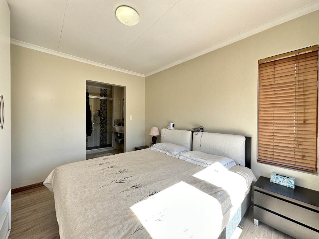 3 Bed Townhouse in Fourways photo number 8