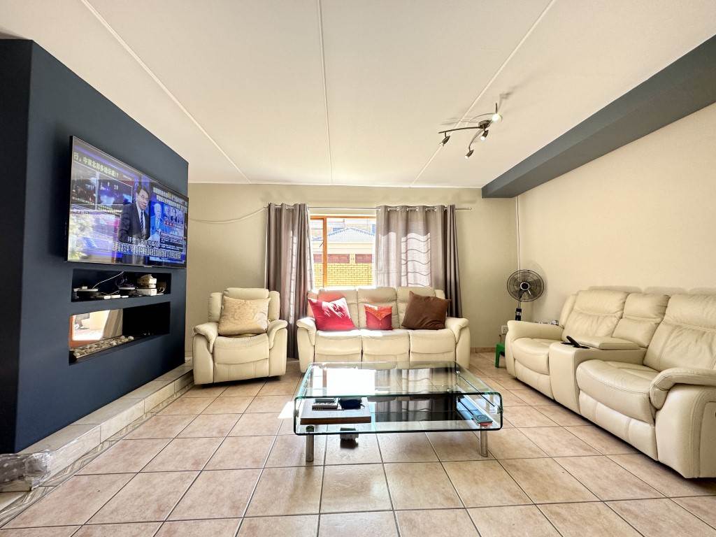 3 Bed Townhouse in Fourways photo number 7