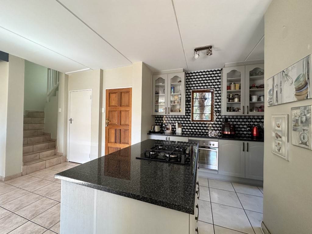 3 Bed Townhouse in Fourways photo number 9