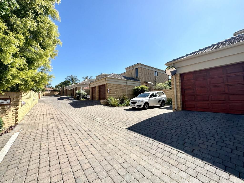 3 Bed Townhouse in Fourways photo number 17