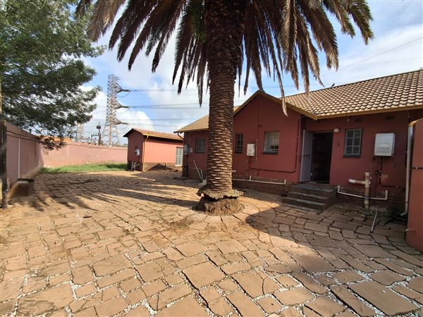 5 Bedroom House 5 Bedroom House