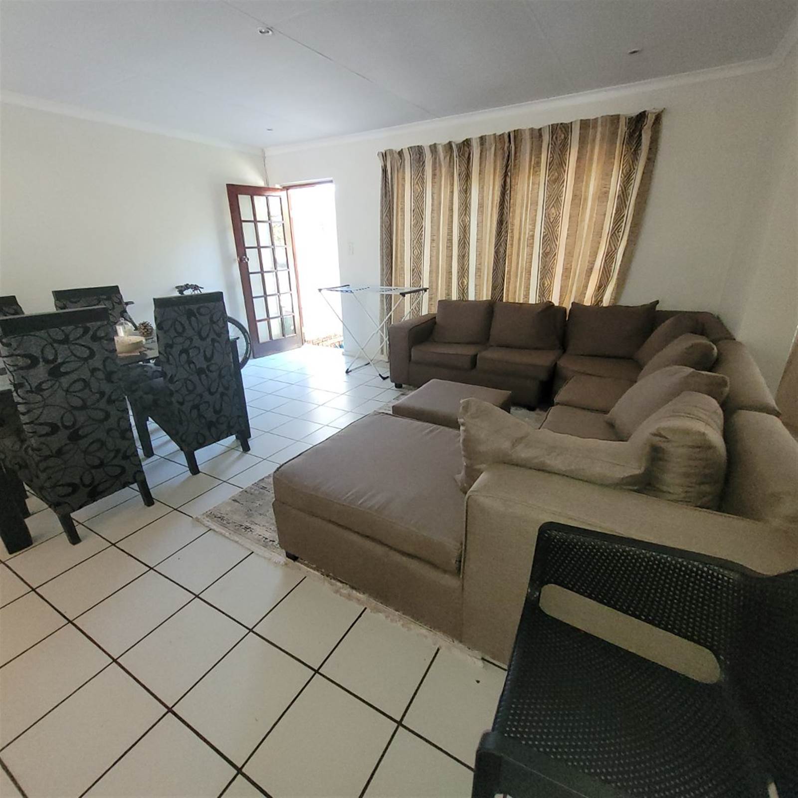 2 Bed Townhouse in Lonehill photo number 2