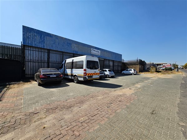 3 897  m² Industrial space