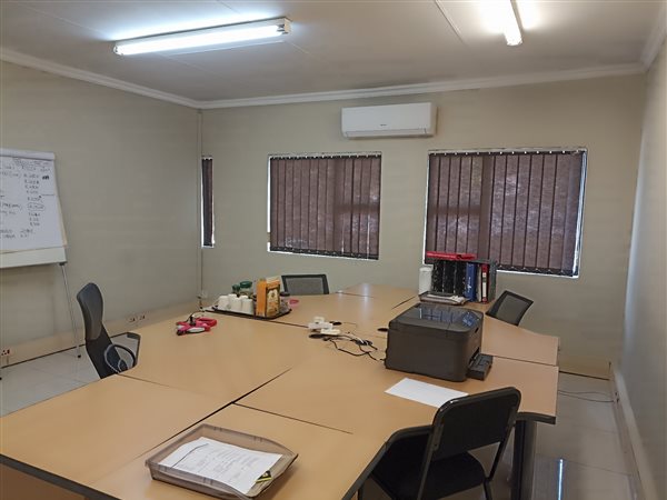 32  m² Office Space in Eldoraigne