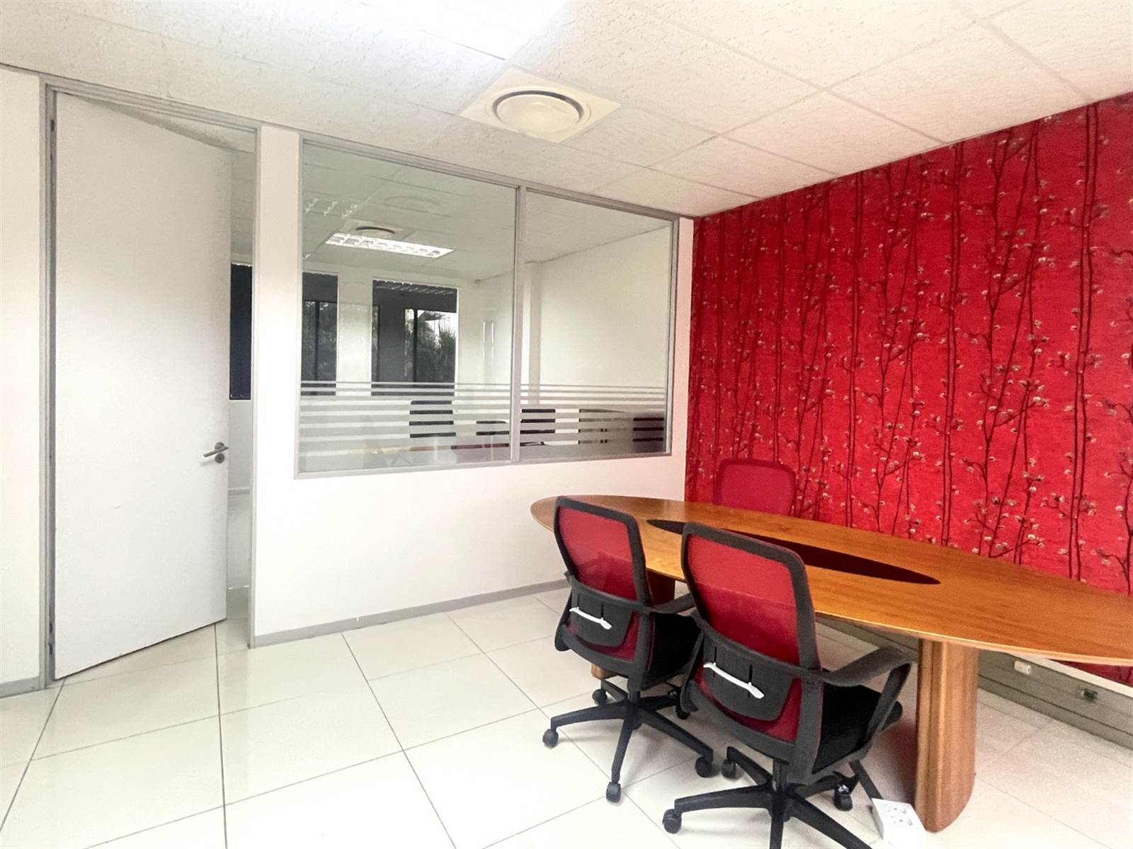350  m² Commercial space in La Lucia photo number 19