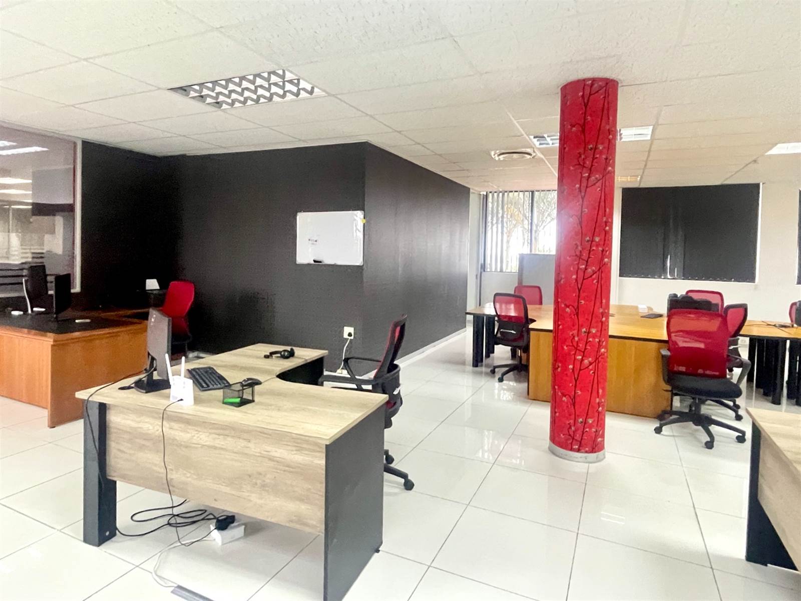 350  m² Commercial space in La Lucia photo number 20