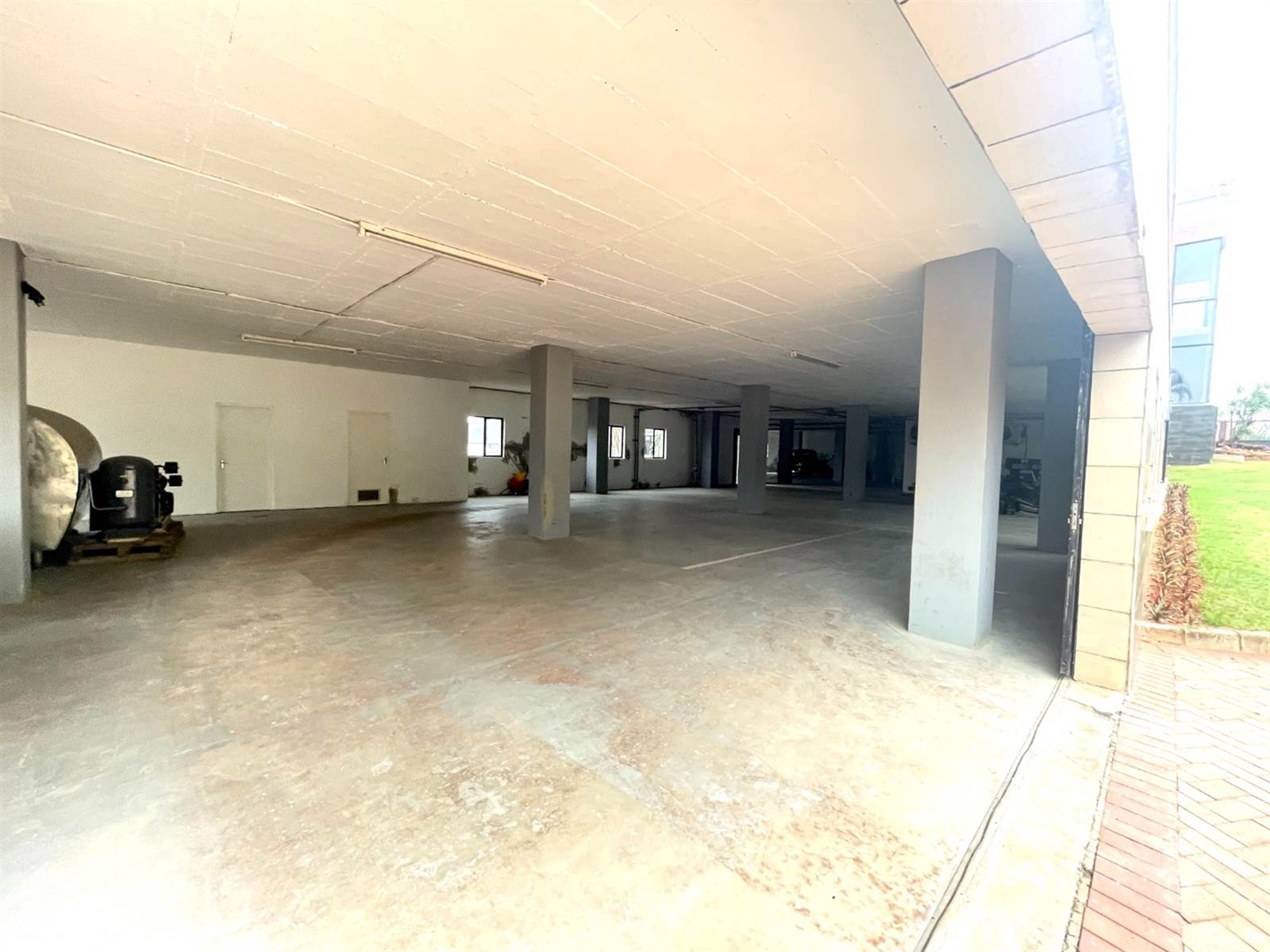 350  m² Commercial space in La Lucia photo number 25