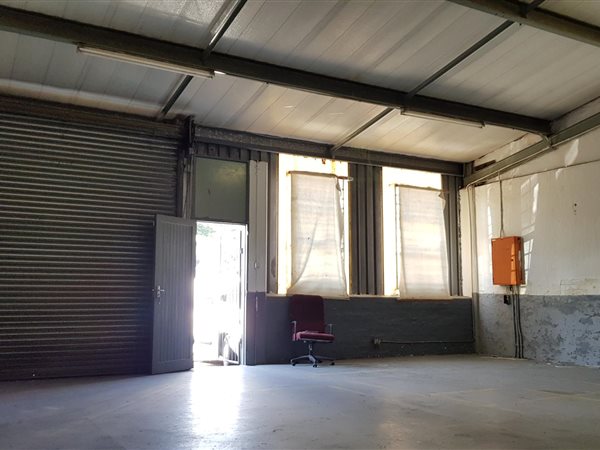 136  m² Industrial space