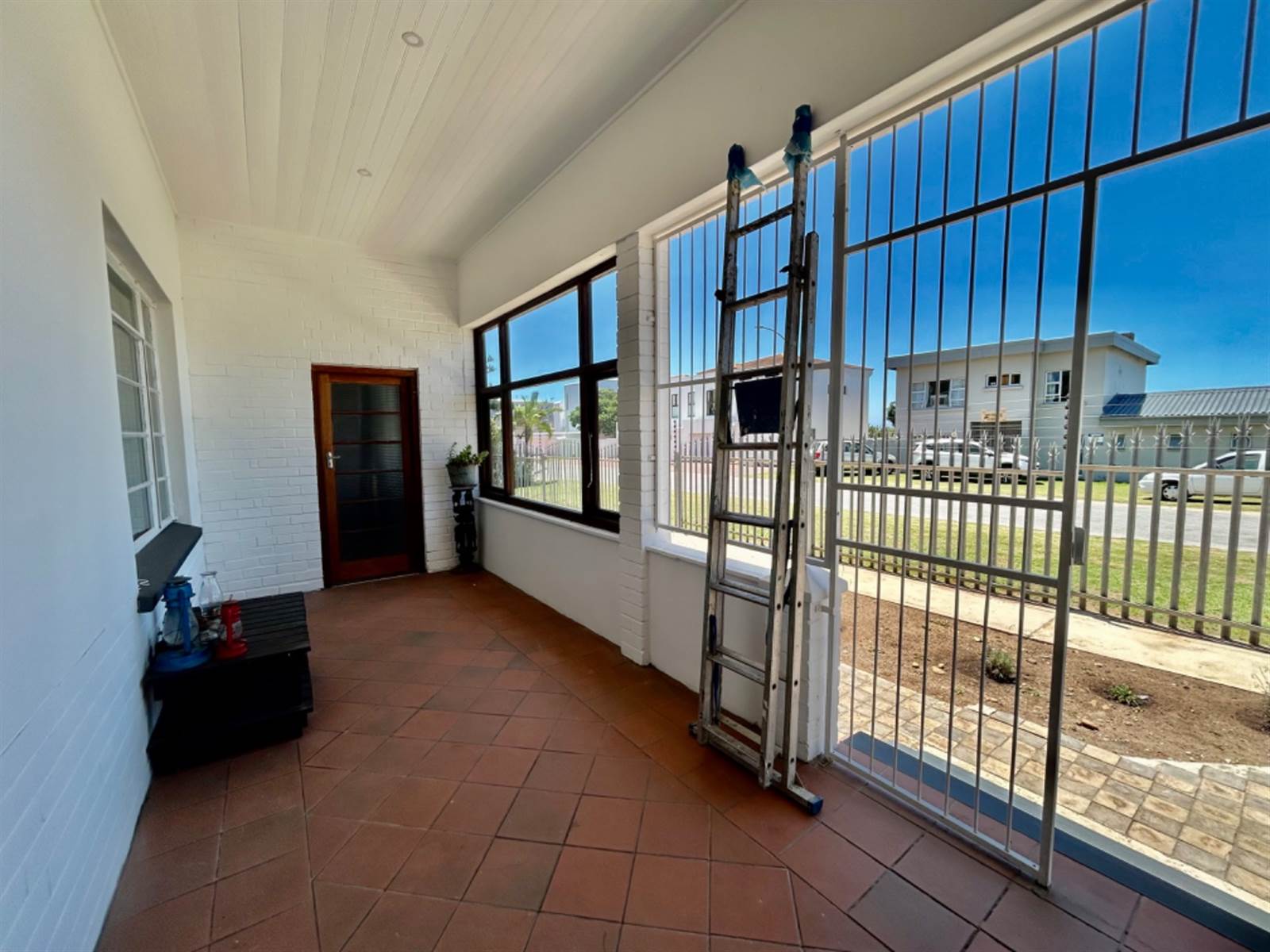 4 Bed House in Jeffreys Bay photo number 13