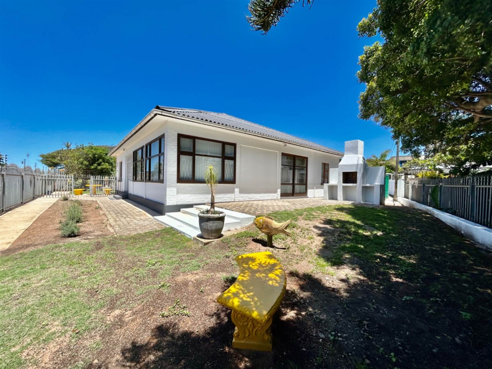 4 Bed House in Jeffreys Bay photo number 1