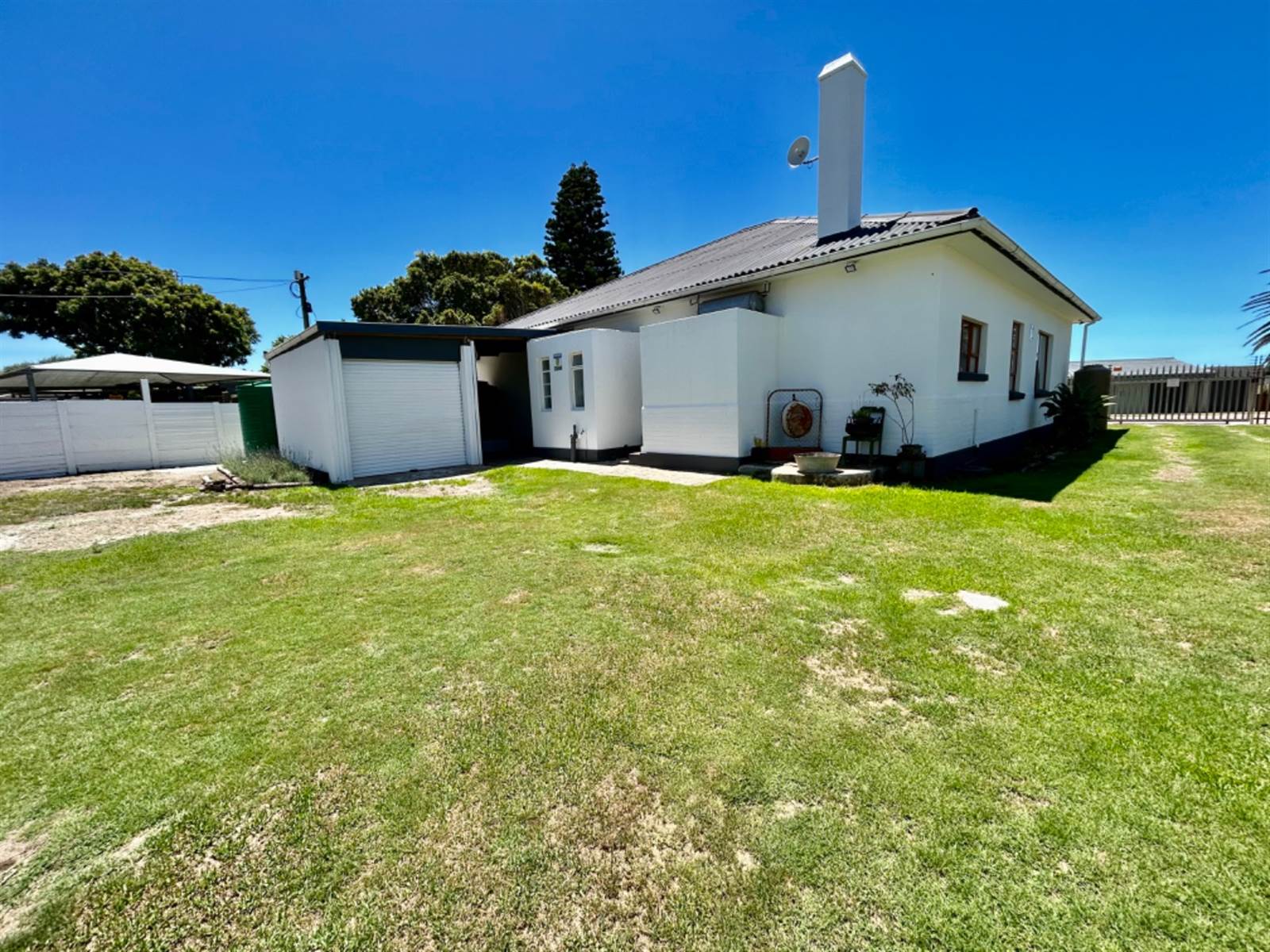 4 Bed House in Jeffreys Bay photo number 15