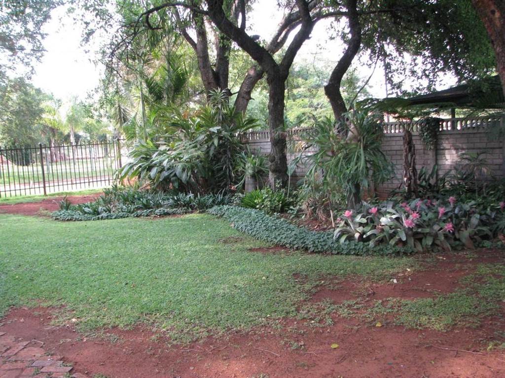 4 Bed House in Naboomspruit photo number 28