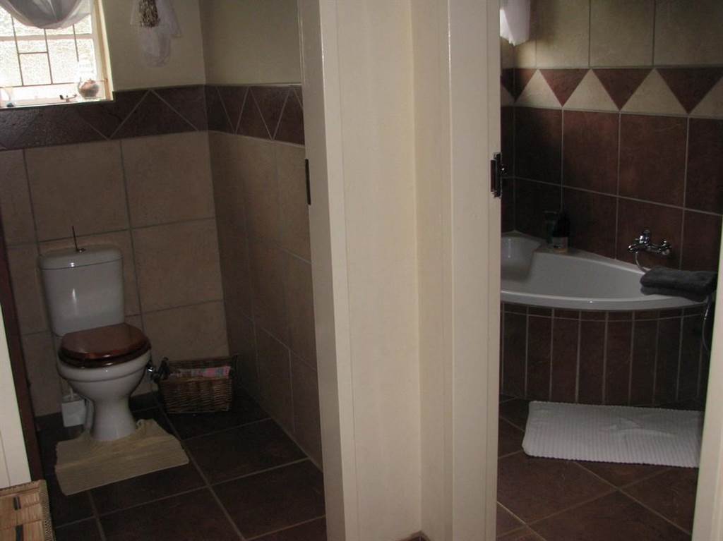 4 Bed House in Naboomspruit photo number 19